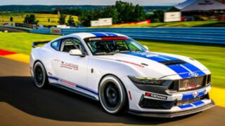 「Mustang Cup」で使用される「Mustang Dark Horse R」