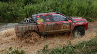 総合優勝した三菱自動車の「トライトン」