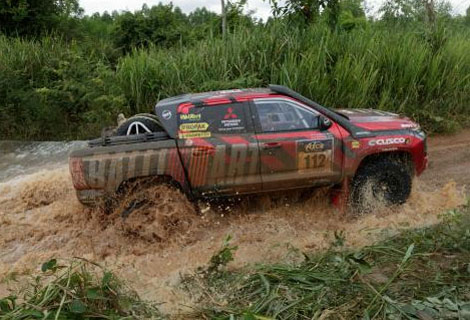 総合優勝した三菱自動車の「トライトン」
